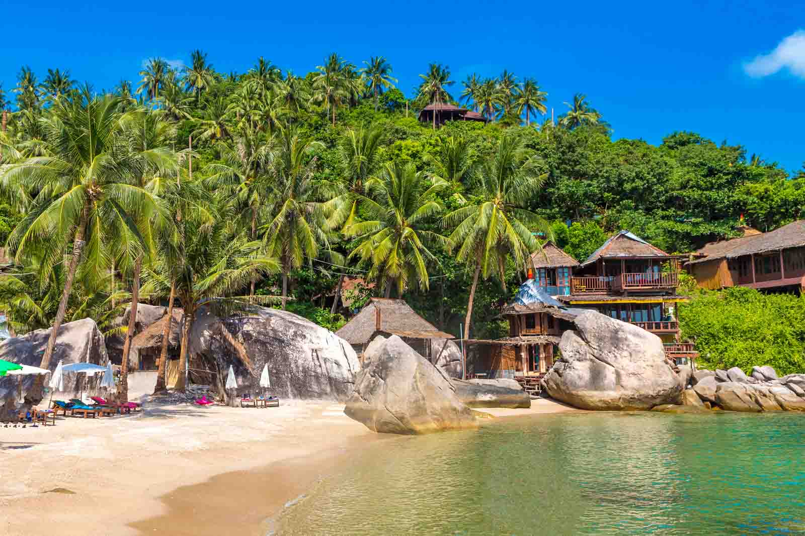 Jansom Bay - Beautiful tropical beach at Koh Tao island, Thailand